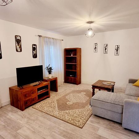 Spacious Two Bedroom Apartment With One Parking Space Thame Kültér fotó