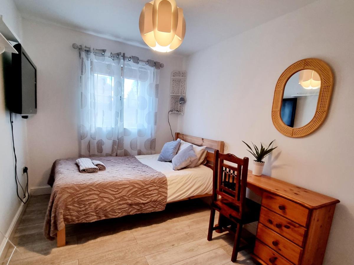 Spacious Two Bedroom Apartment With One Parking Space Thame Kültér fotó