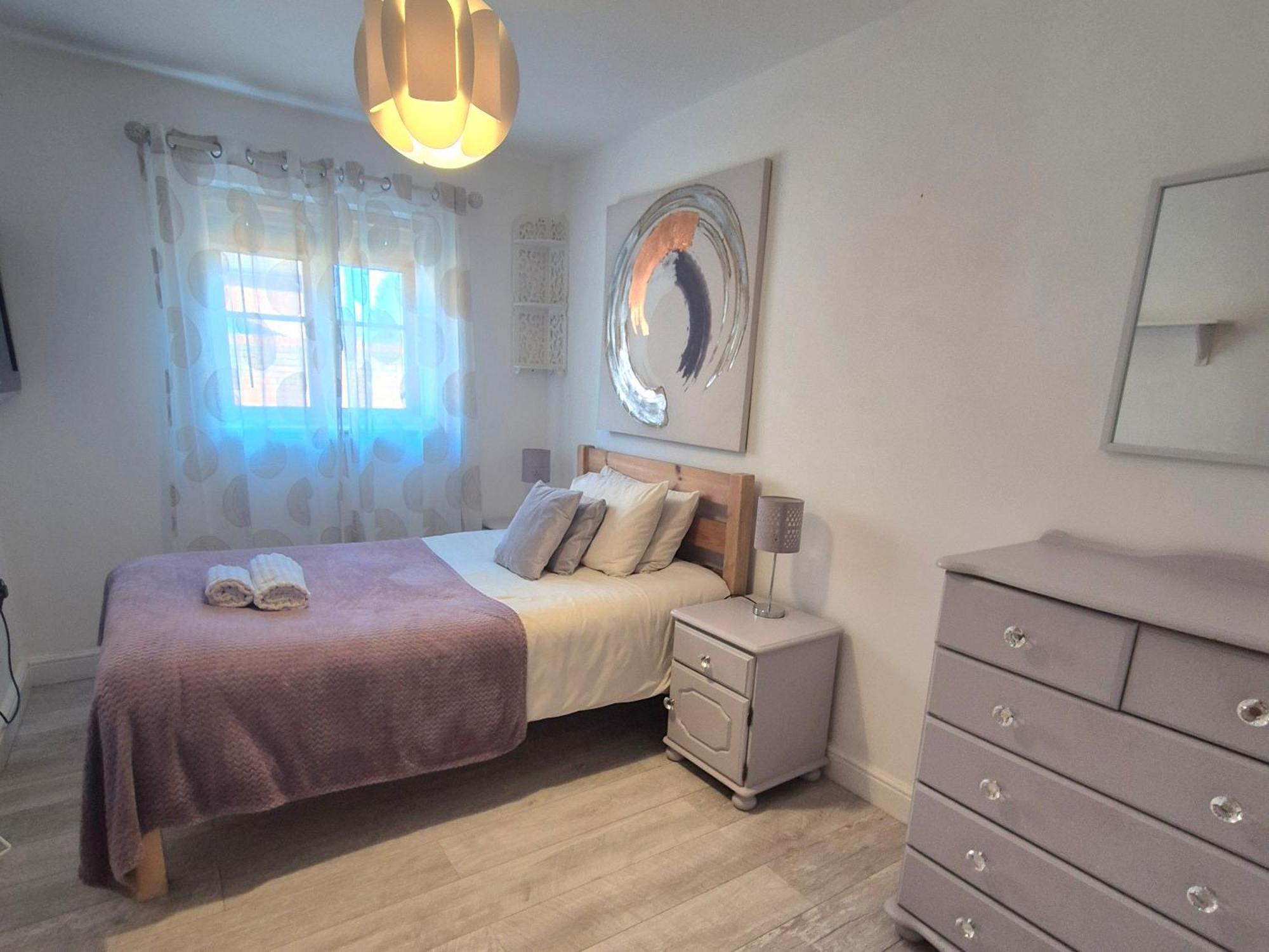 Spacious Two Bedroom Apartment With One Parking Space Thame Kültér fotó