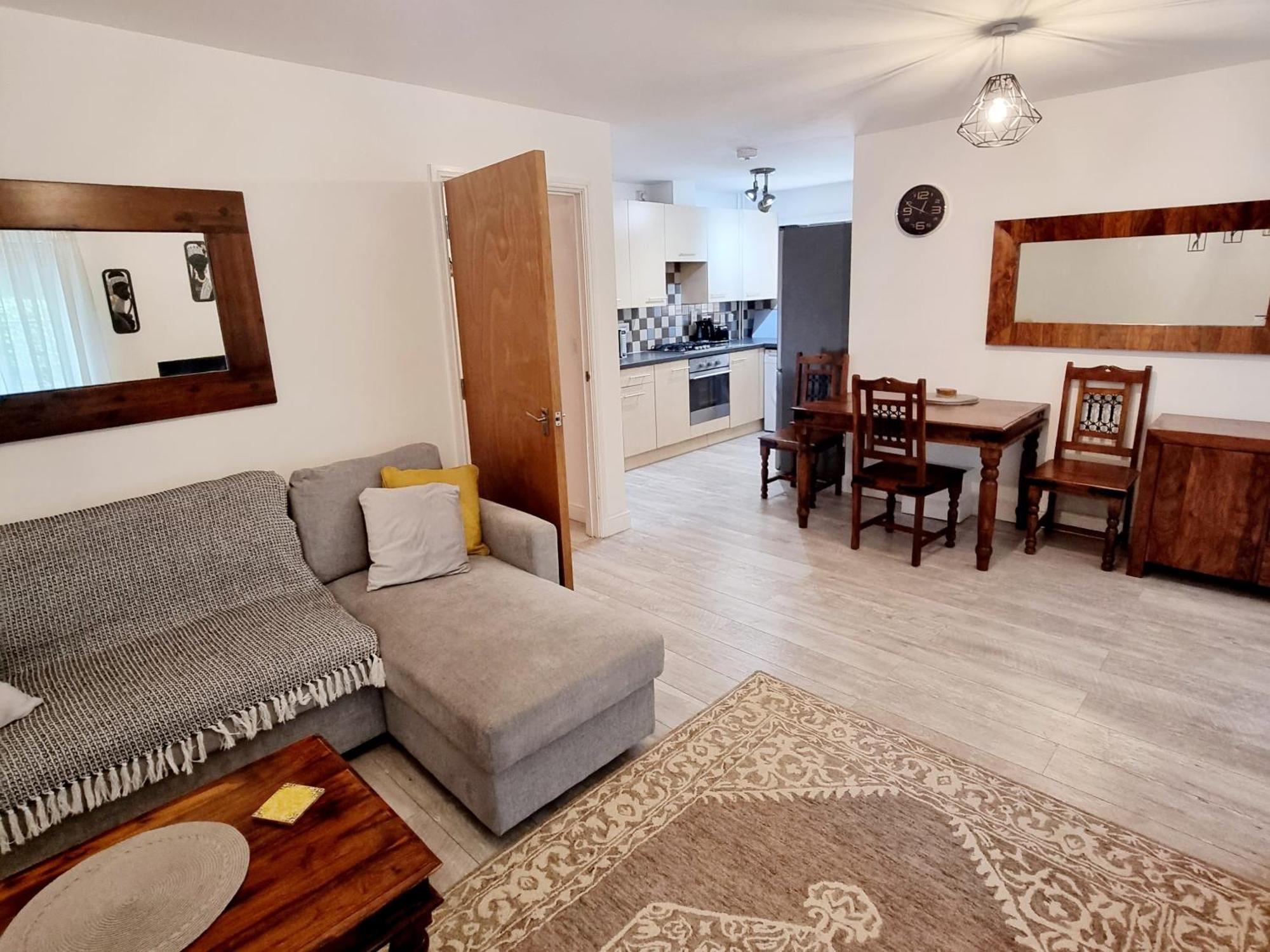 Spacious Two Bedroom Apartment With One Parking Space Thame Kültér fotó