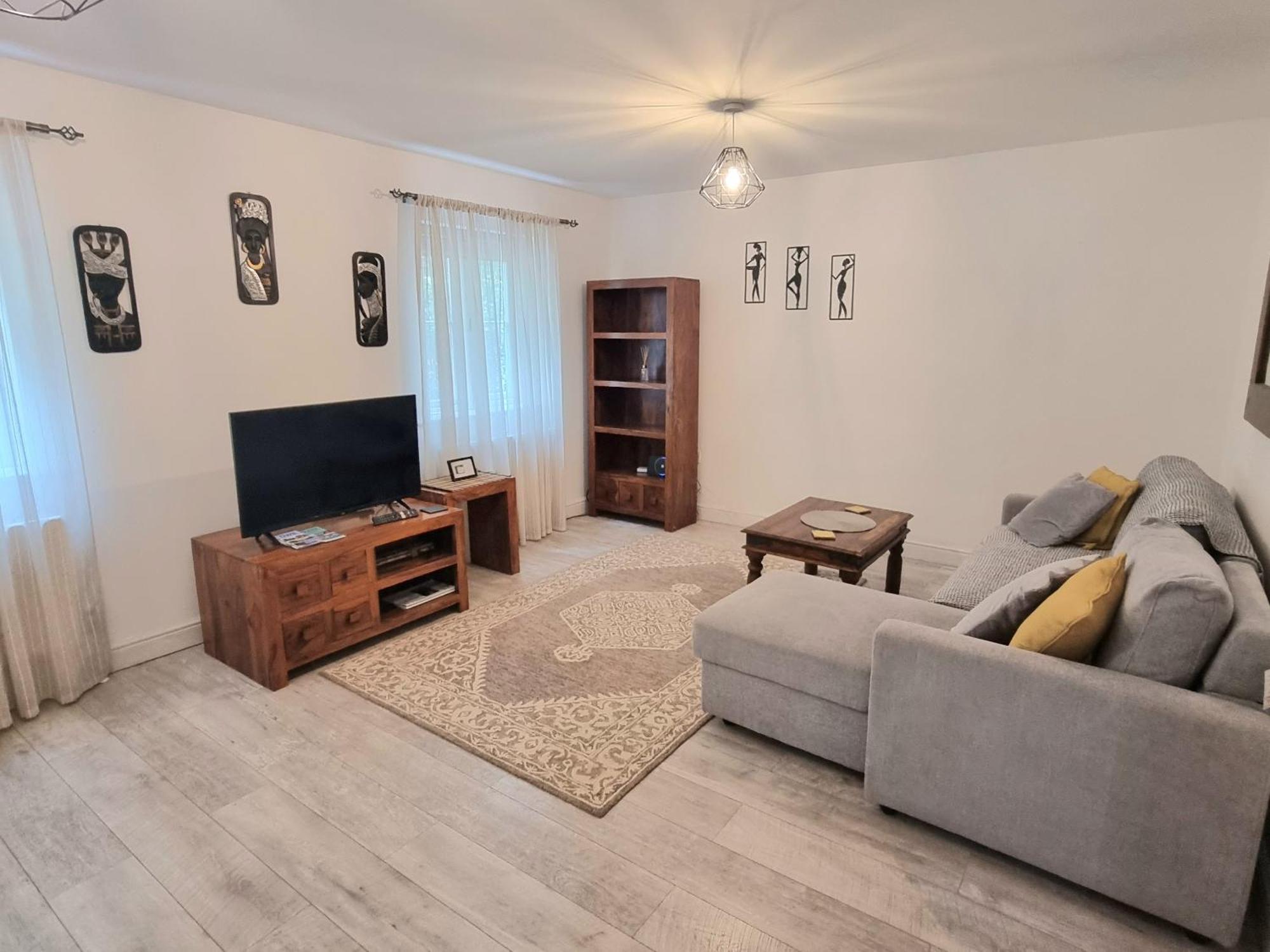 Spacious Two Bedroom Apartment With One Parking Space Thame Kültér fotó